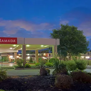 Ramada By Wyndham North Louisville